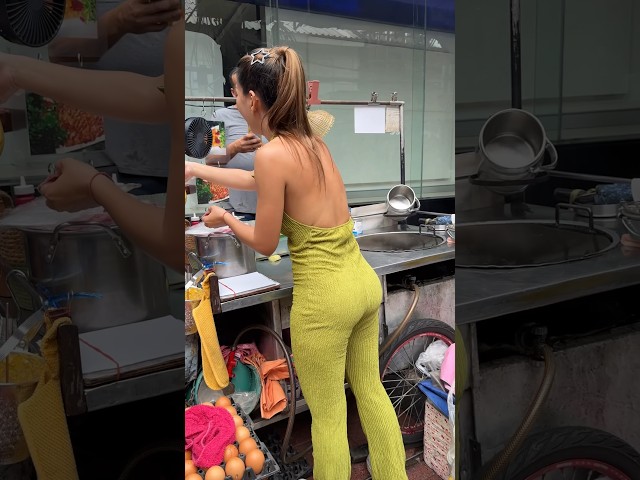 The Most Famous Street Food Vendor in Thailand - Puy Roti Lady Bangkok