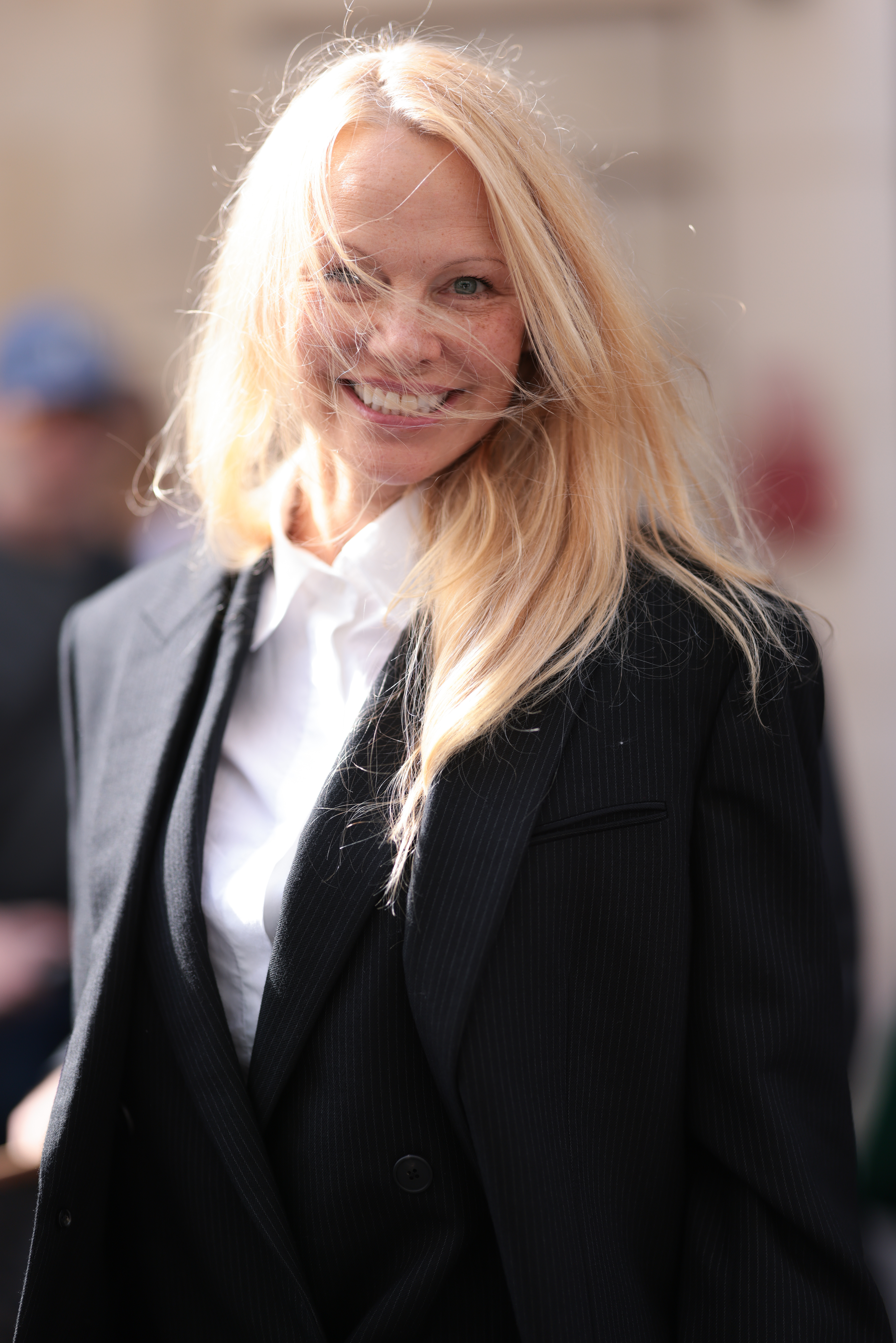 Pamela Anderson Addressed Her Viral No-Makeup Moment And Said “Chasing Youth Is Futile”