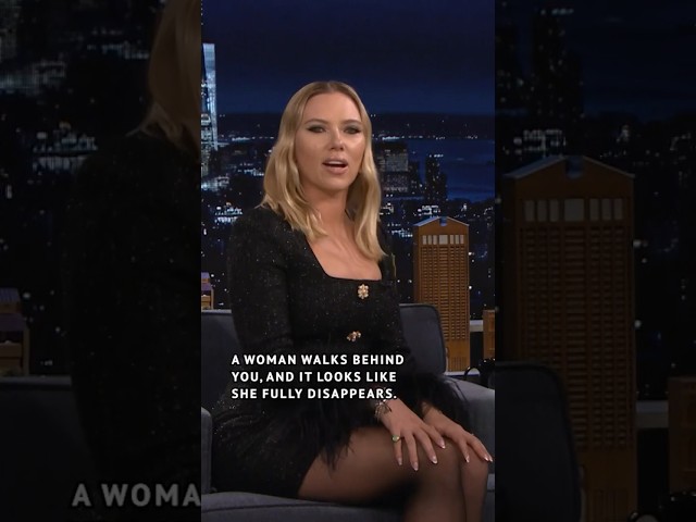 #ScarlettJohansson reveals the woman who disappeared behind her at a 2006 interview was her mom 😂