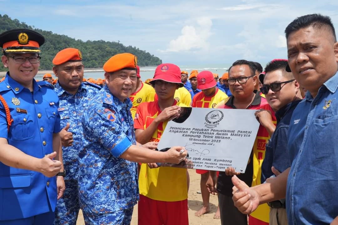 APM Sarawak launches Telok Melano beach lifeguard team