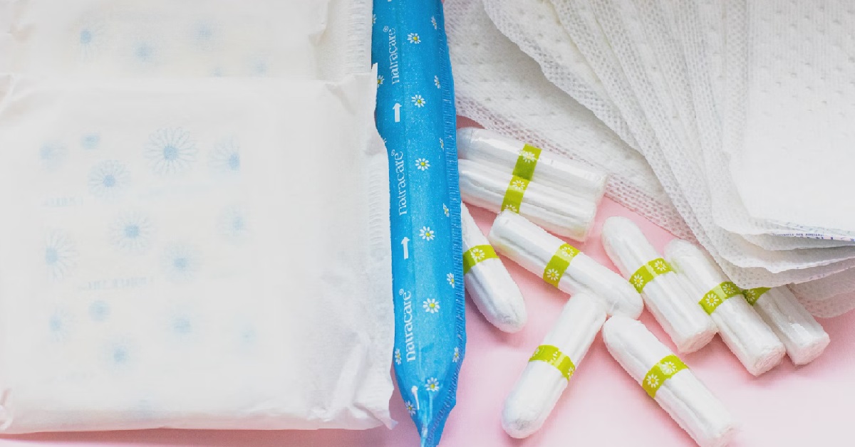 GUY’S GF BLEEDS EVERYWHERE WHEN HAVING HER PERIOD, REFUSE TO USE TAMPONS