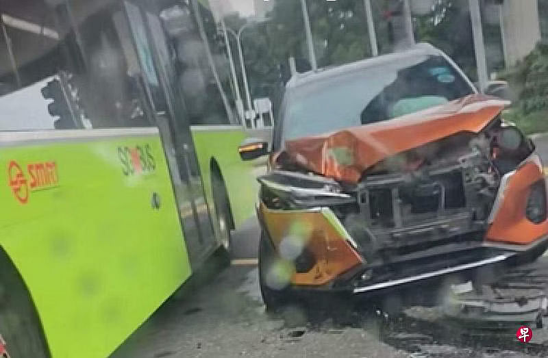 Accident at Woodlands Checkpoint involving bus and car results in hours of heavy traffic