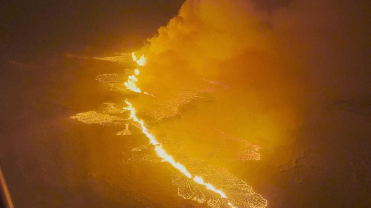 Volcano erupts on outskirts of fishing village grindavik