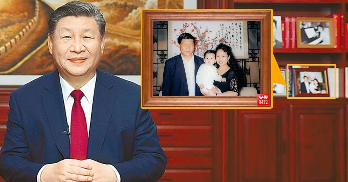 习近平新年贺词 书架一家三口合照首曝光