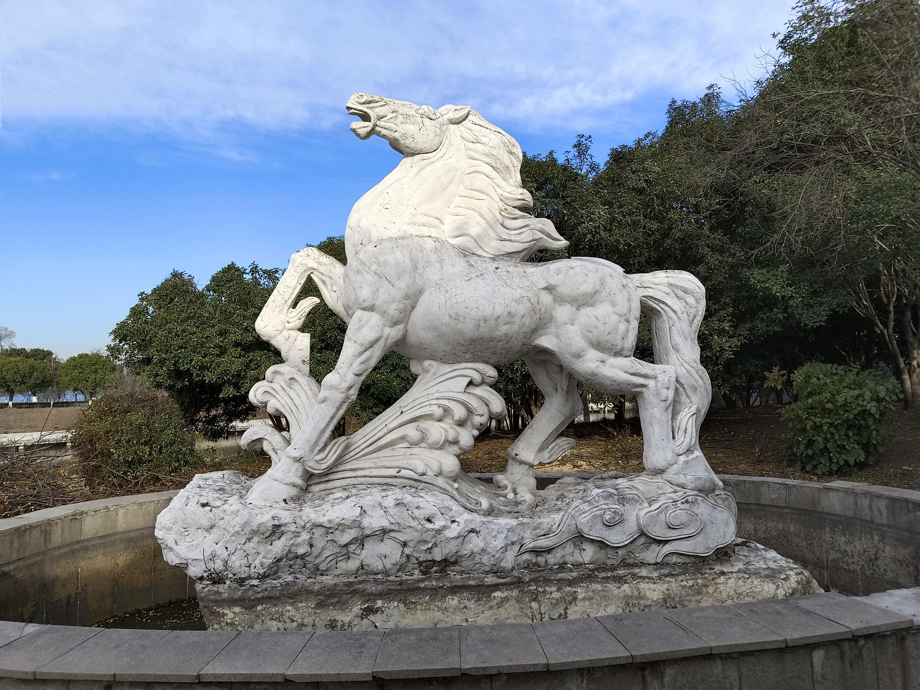 雪后初晴的白马公园