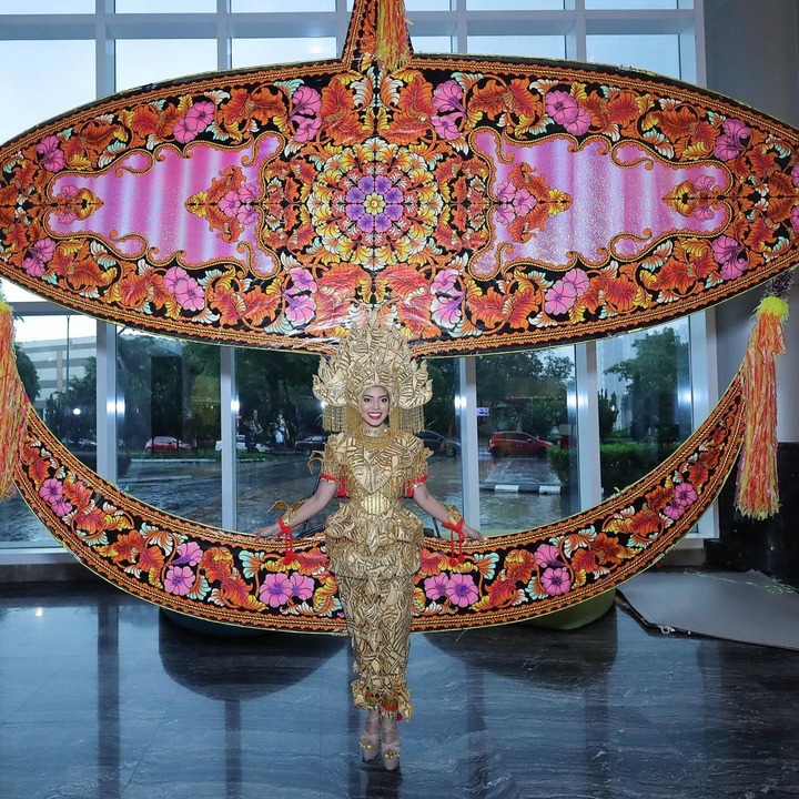 Mrs Malaysia World 2023 Debuts Largest Wau Costume In Malaysia!