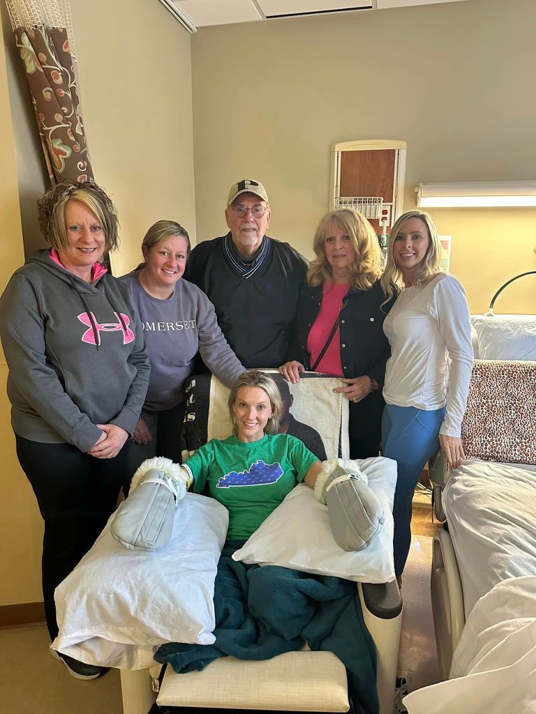 Mom Cindy Mullins at ‘peace’ with losing all 4 limbs after kidney stone operation: ‘It’s going to be OK. You’re alive’