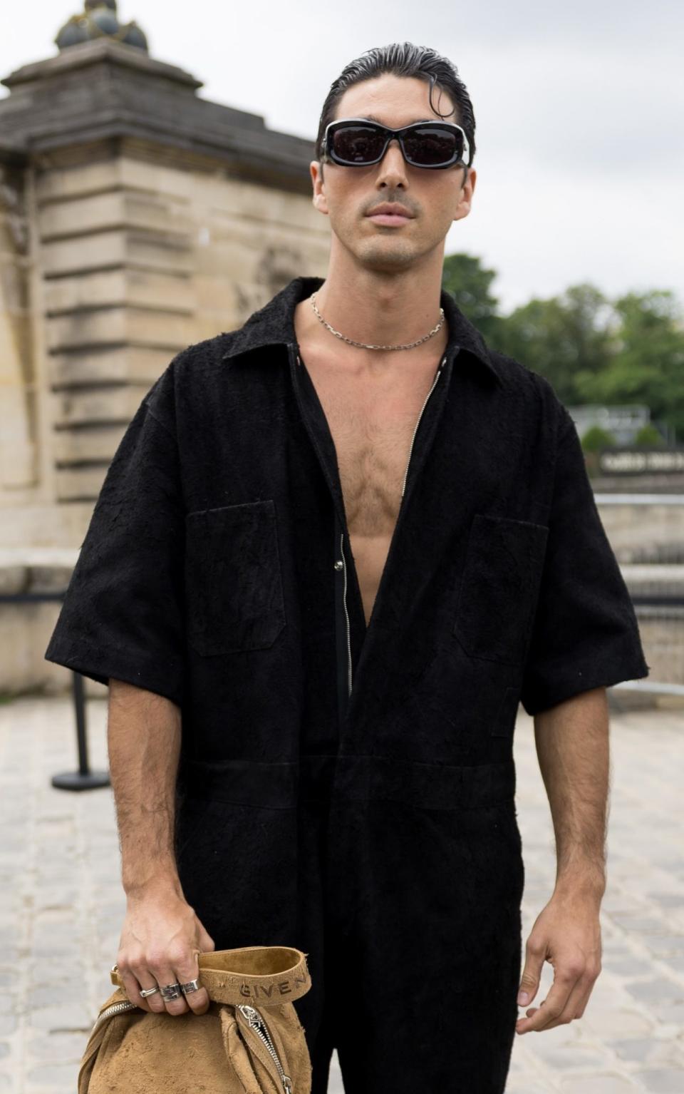 Why A-listers are embracing the ‘he-vage’ – that’s male cleavage