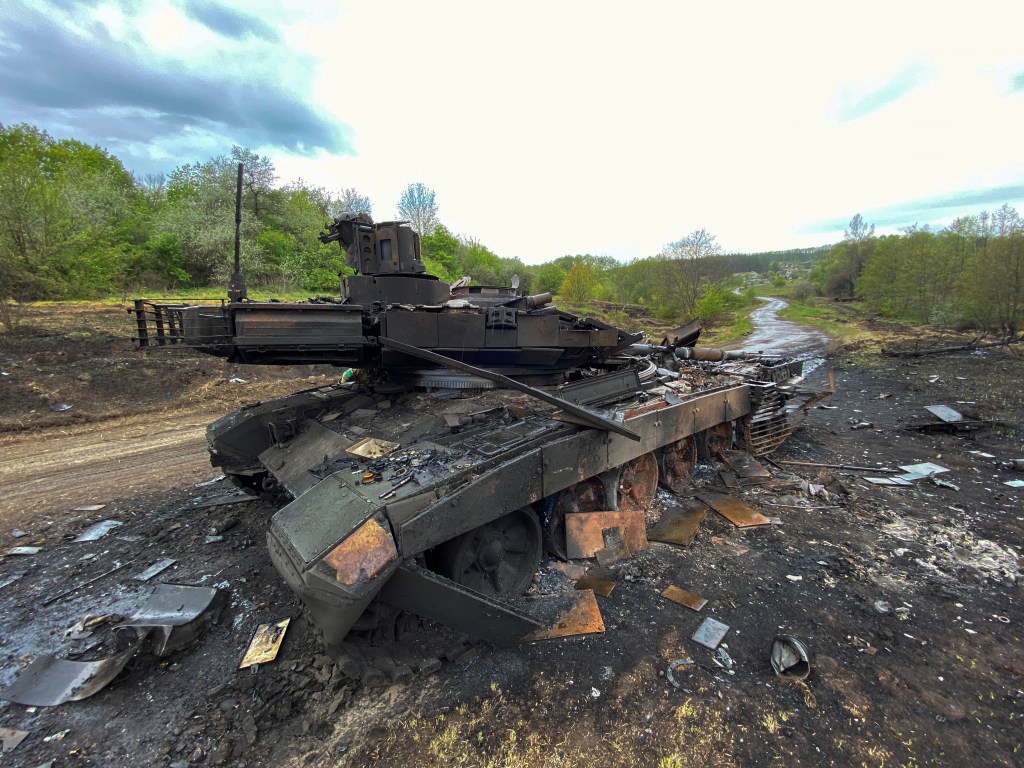 Watch as American-made Bradley vehicle obliterates ‘most advanced’ Russian tank touted by Putin in Ukraine