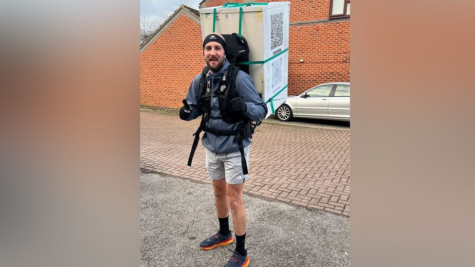 Fridge-carrying marathon runner stopped by police