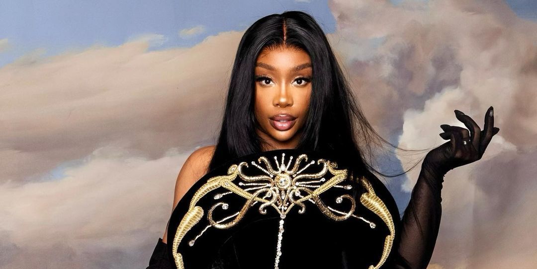 SZA Looks Majestic in a Radiant Velvet Gown for the 2024 Grammys