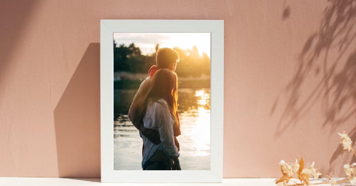 BF HAS A FRAMED PHOTO OF HIM AND EX-GF DISPLAYED, GIRL JEALOUS & BREAKS UP