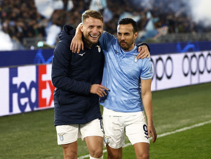 Soccer-Immobile spot-on as Lazio edge out 10-man Bayern