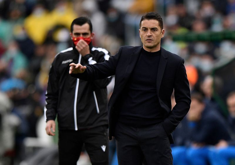 Soccer-Rayo sack manager Rodriguez after winless streak, appoint Perez