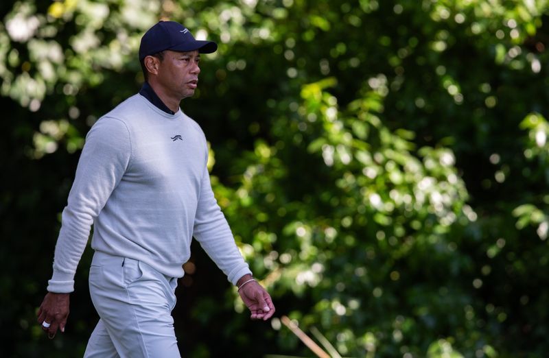 Golf-Back spasms take toll on Woods on PGA Tour return