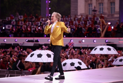 Report: Rod Stewart banks US$100m for song catalogue