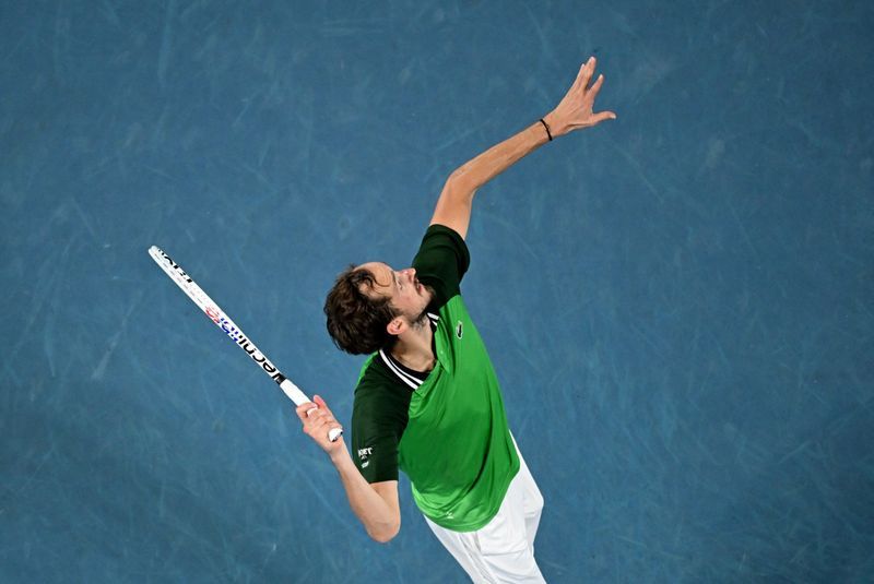 Tennis-Holder Medvedev withdraws from Qatar Open
