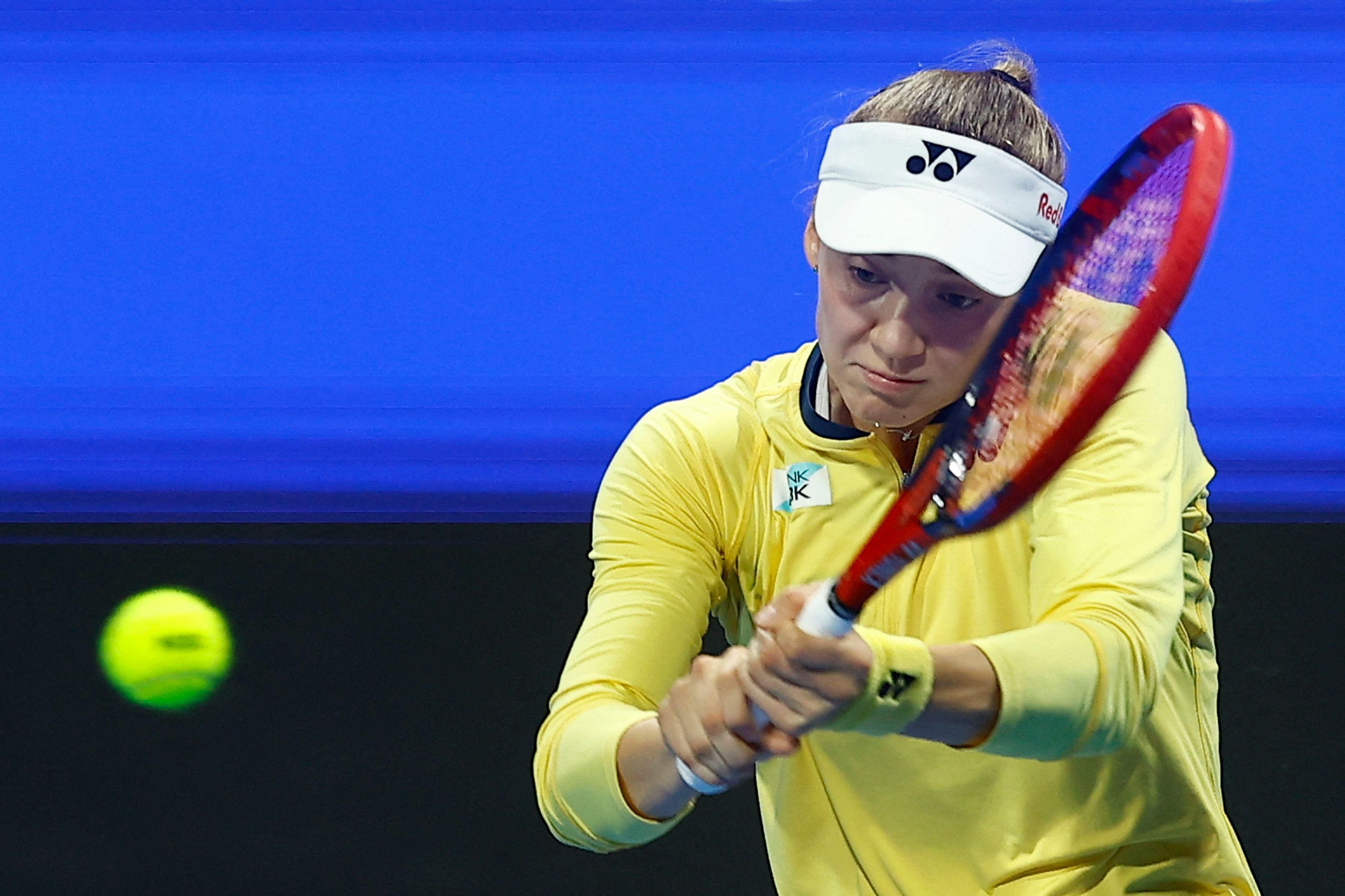 Iga Swiatek gets walkover into Qatar Open final clash with Elena Rybakina