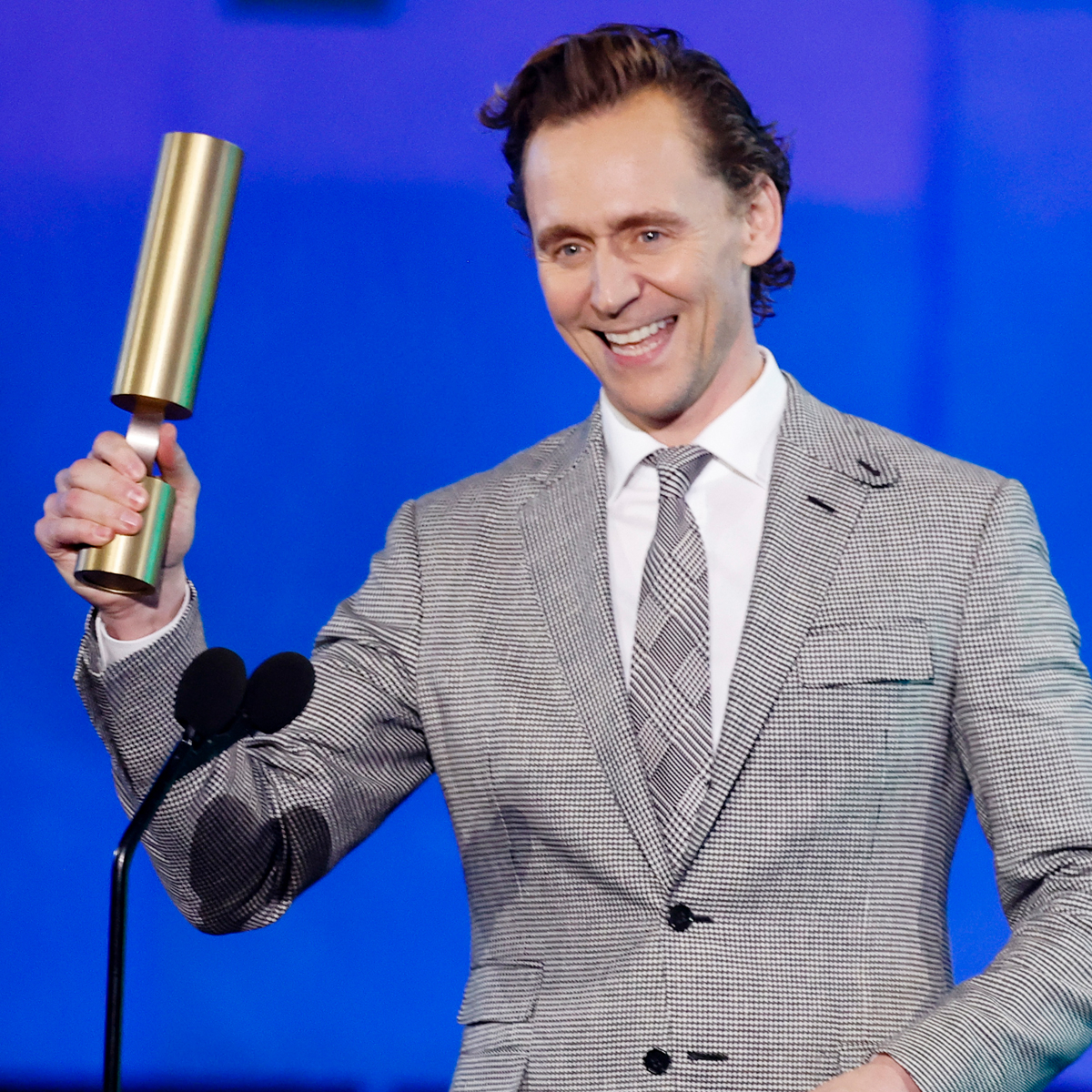 Tom Hiddleston Gives Rare—and Swoon-Worthy—Shoutout to Fiancée Zawe Ashton at People's Choice Awards