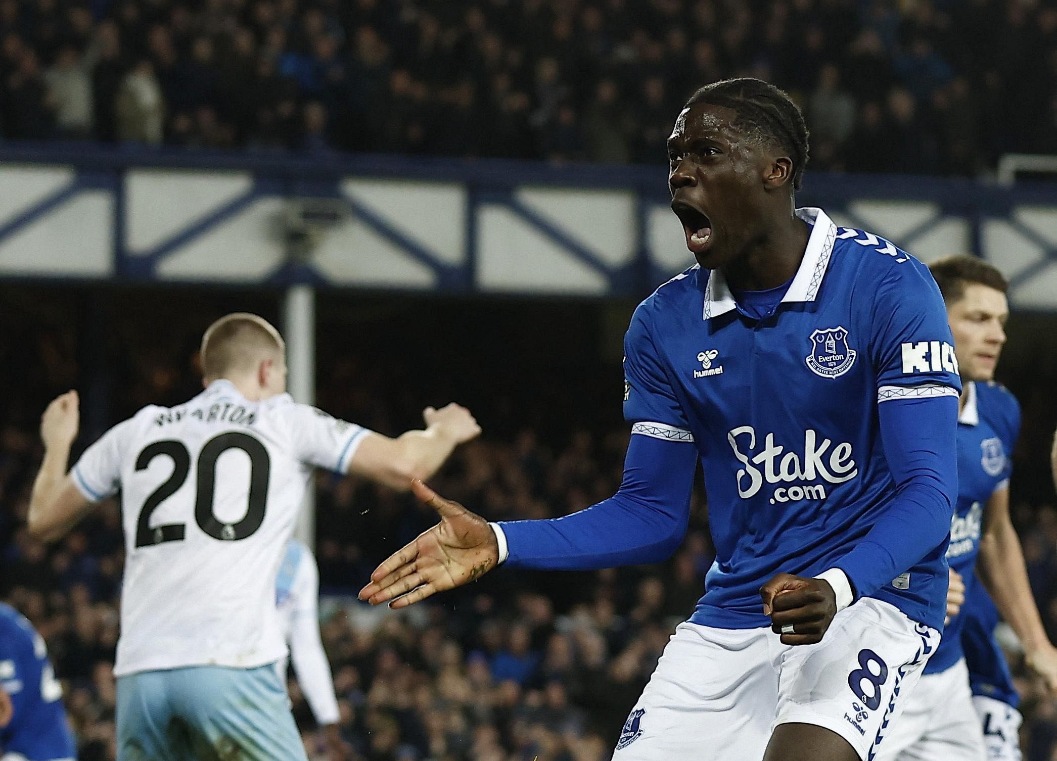 Everton move out of the bottom three after 1-1 draw with Crystal Palace