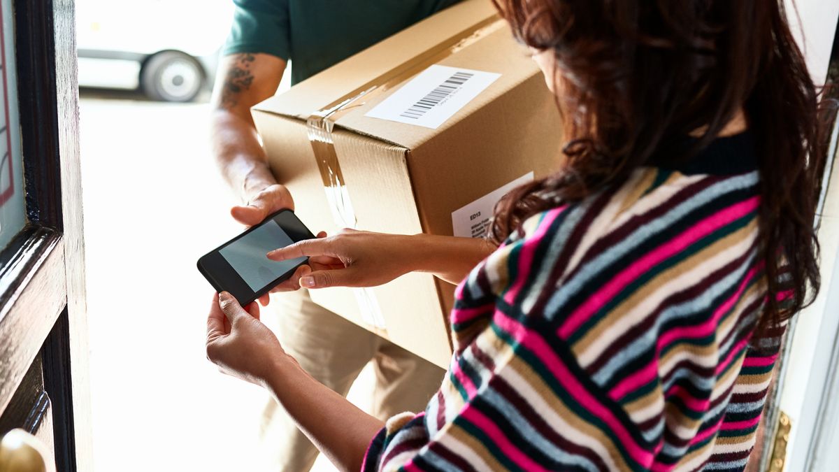 Parcel delivery firms ranked from best to worst - from Amazon to Royal Mail and Evri