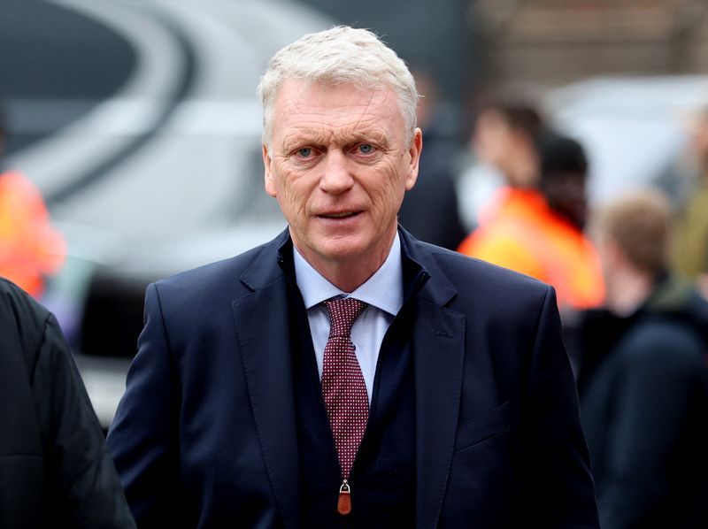 Soccer-West Ham boss Moyes says he's been offered new contract