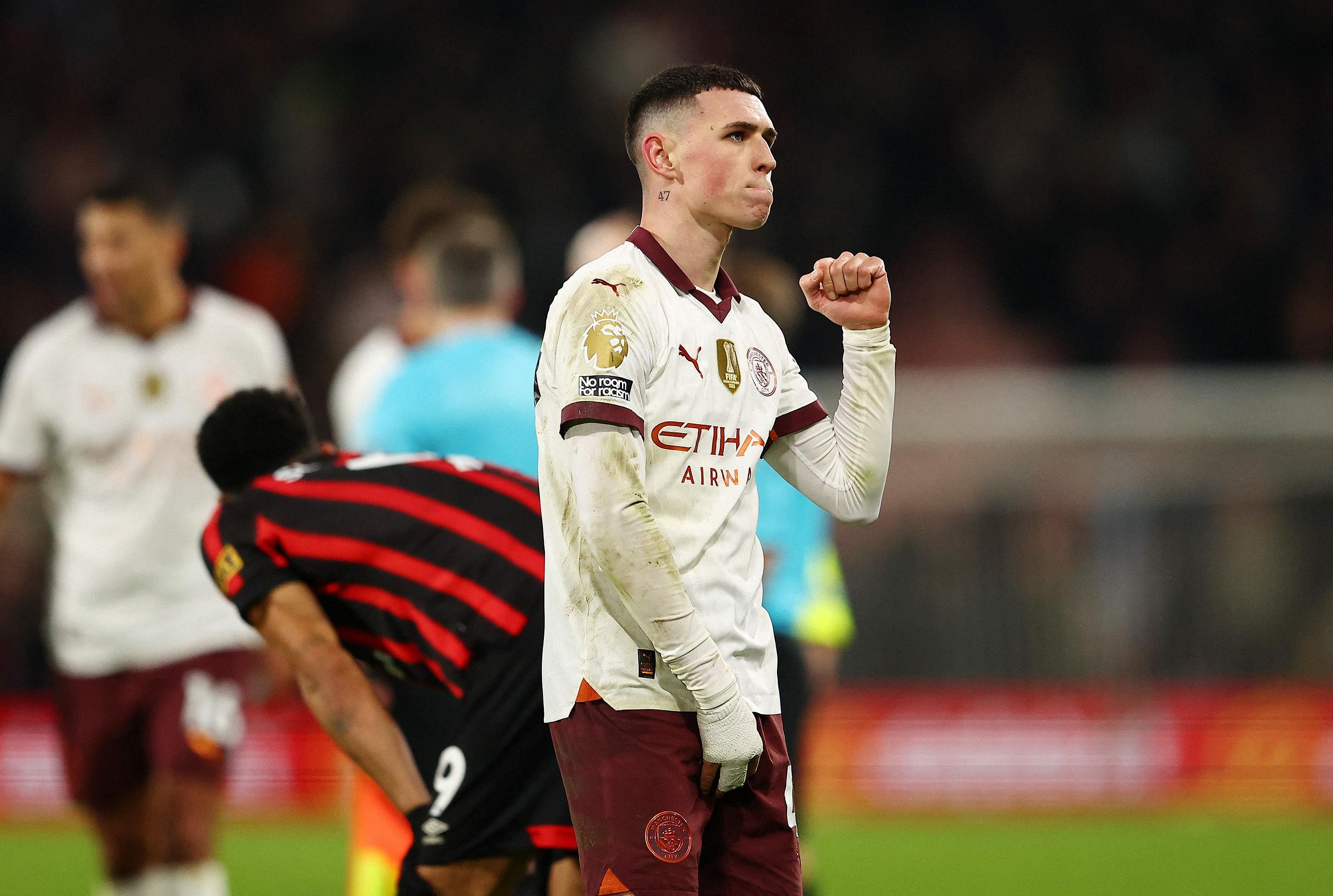 Phil Foden strike keeps Manchester City on Liverpool's heels