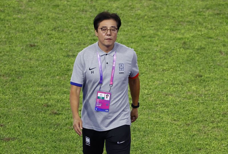 Soccer-South Korea picks Hwang Sun-hong as interim coach to replace Klinsmann