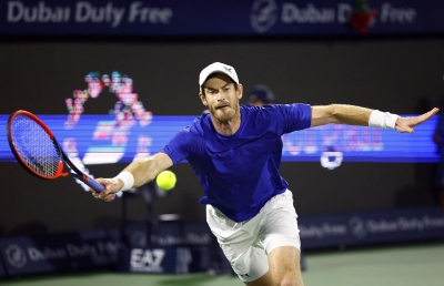 Murray fights back to reach Dubai second round