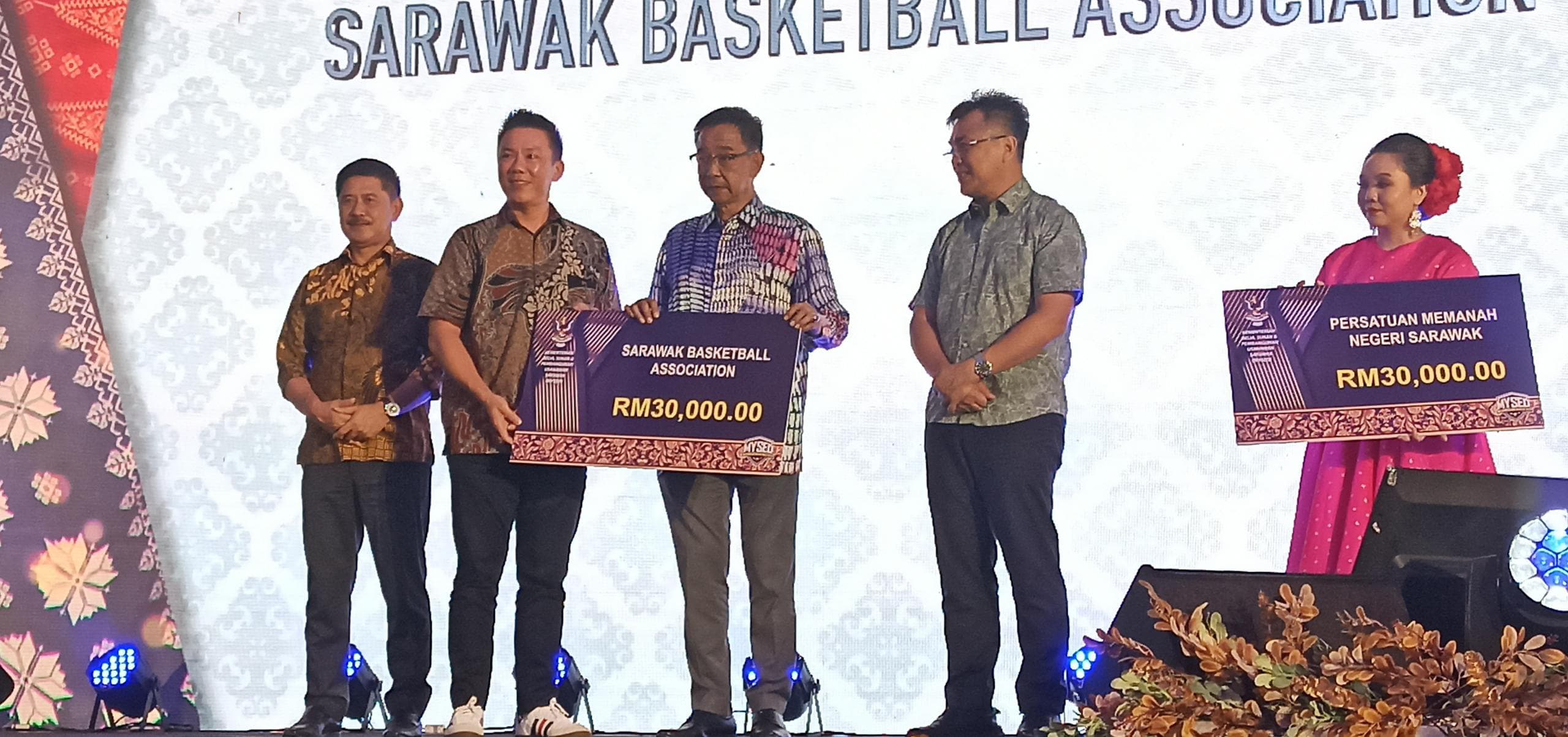 Sarawak gives youth, sports bodies over RM1.6 mln in grants