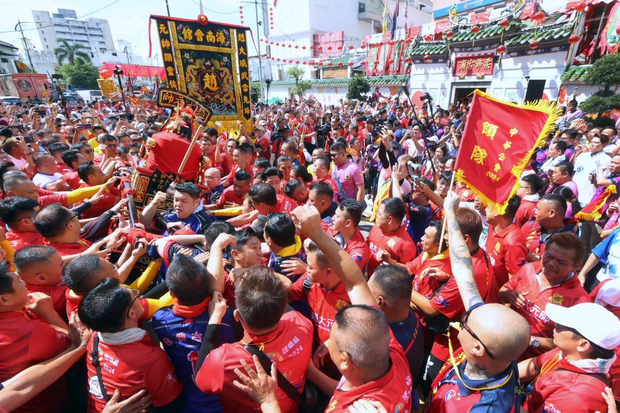 Regent of Johor to grace century-old Johor Ancient Temple Chingay procession