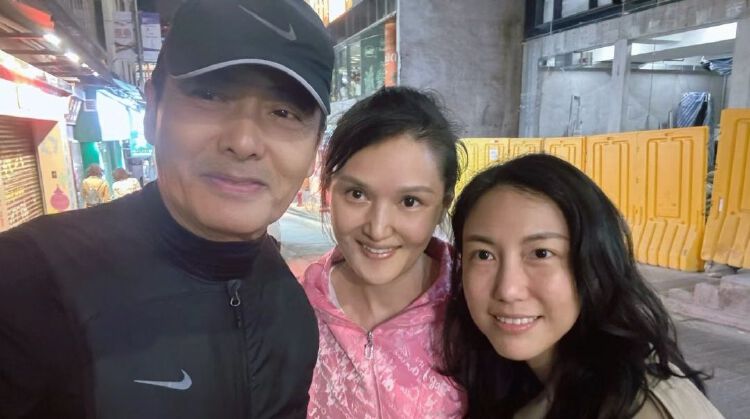 HK star Chow Yun Fat wins over netizens after apologising for making