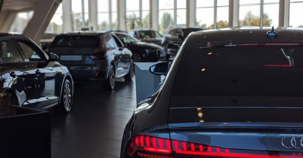 CAR DEALER IGNORES MAN’S WIFE & TALK TO HIM INSTEAD, THINKS SHE KNOWS NOTHING ABOUT CARS