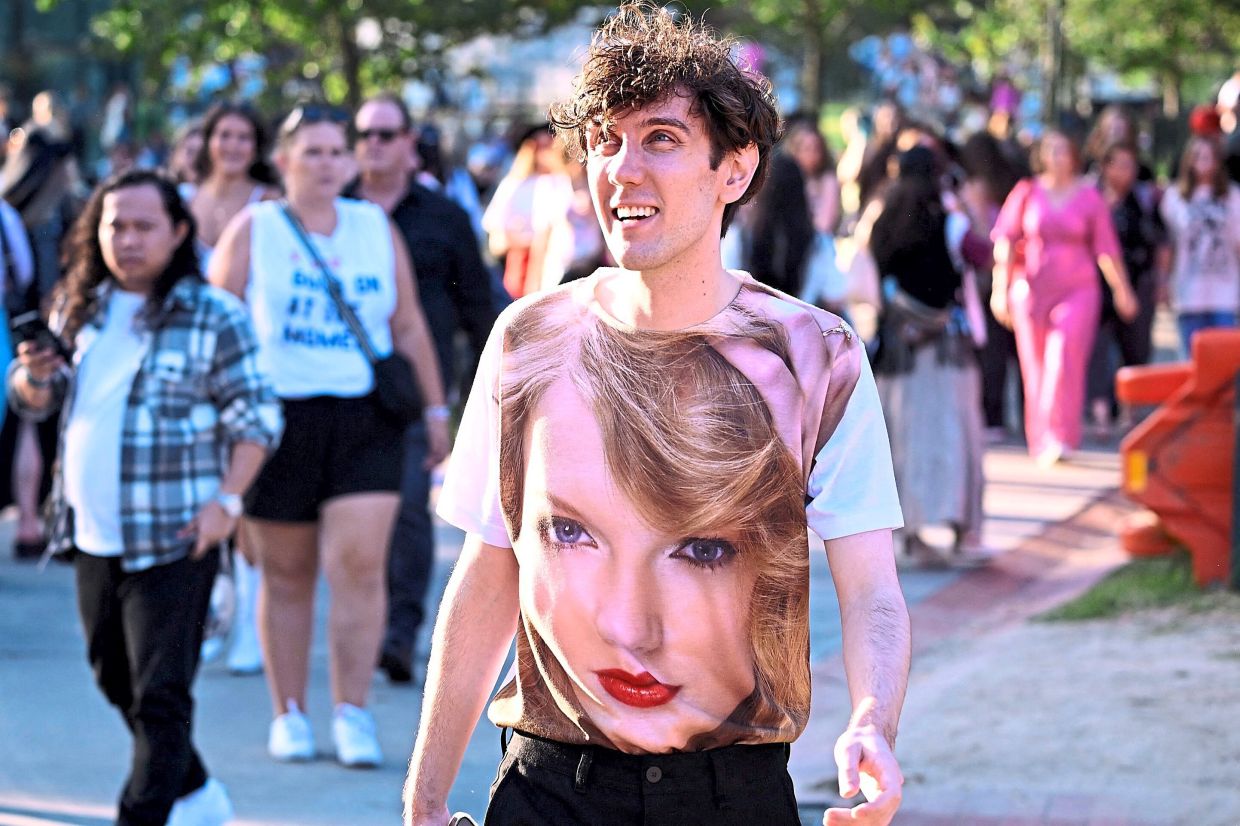 London's V&A Museum is looking to hire Taylor Swift 'superfan advisor'
