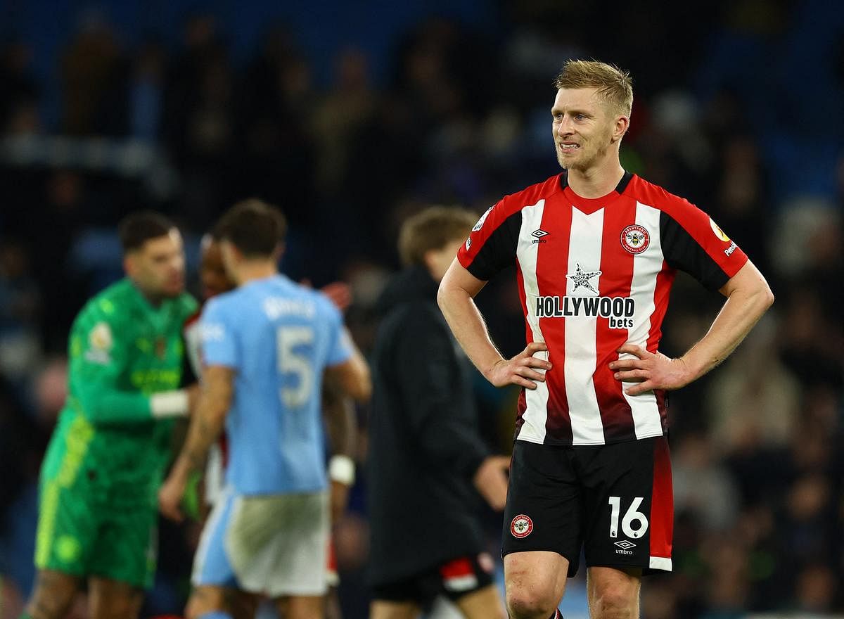 Brentford's Mee out for the season with ankle fracture