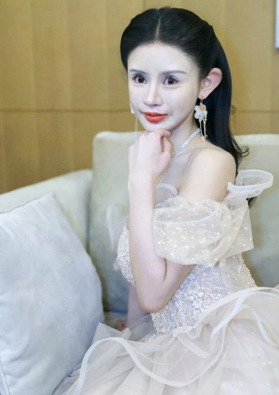 Chinese Influencer, 20, Has Spent More Than S$746.5K On Hundreds Of Plastic Surgery Procedures Since She Was 13