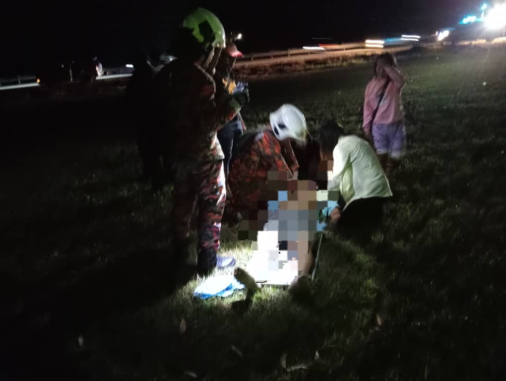 癫痫发作 车子撞路肩翻覆 华裔司机死亡 6乘客受伤