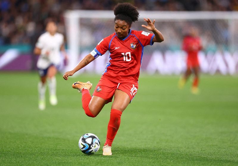 Soccer-Cox says she won't play for Panama after federation chief calls her 'fat'