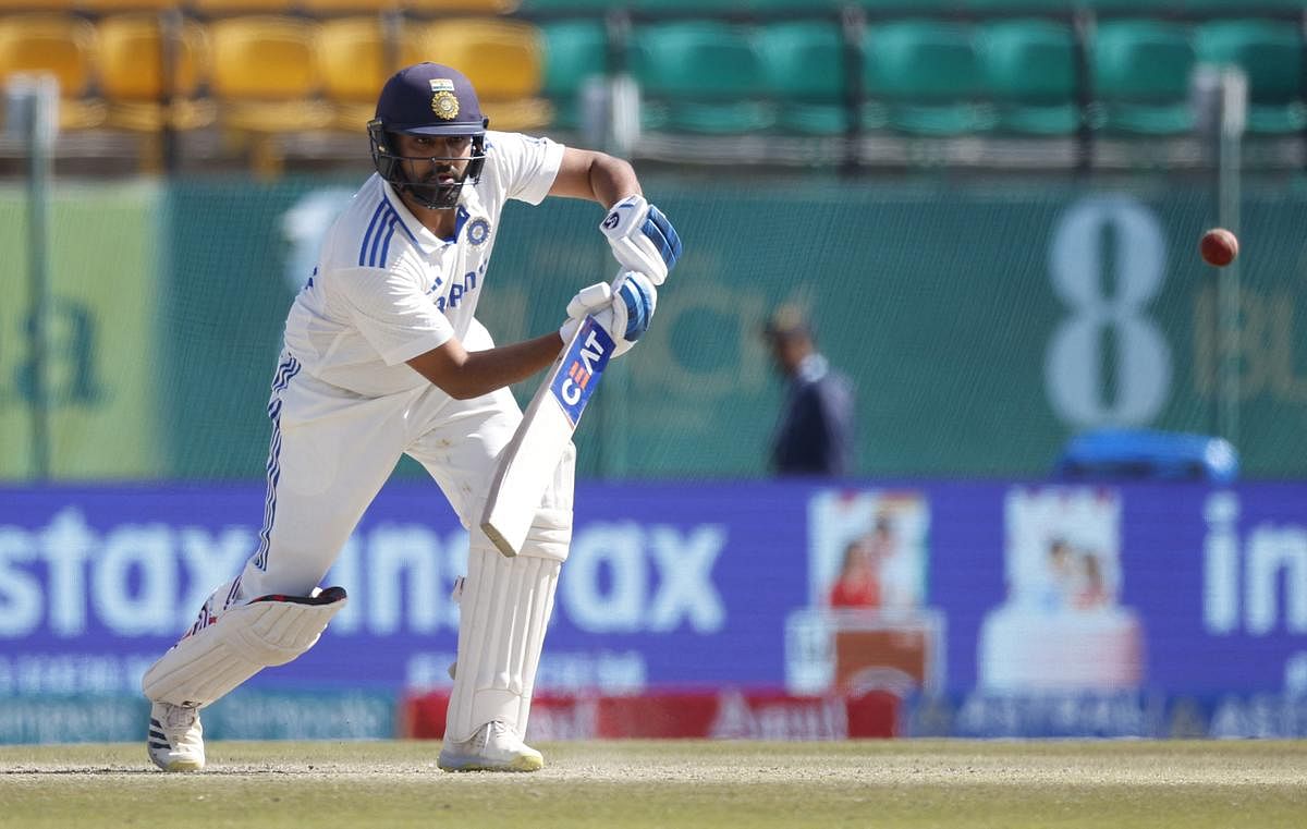 India all out for 477 in reply to England's 218
