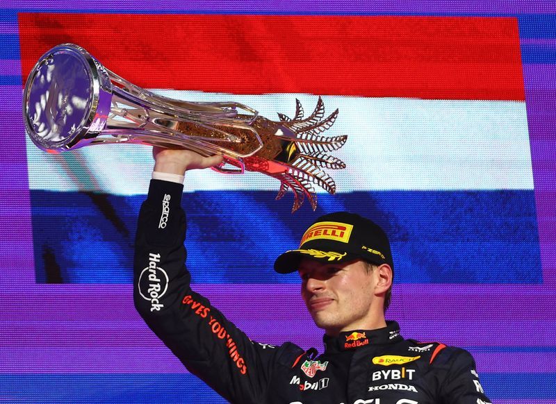 Motor racing - Mercedes would do handstands to have Verstappen says Wolff