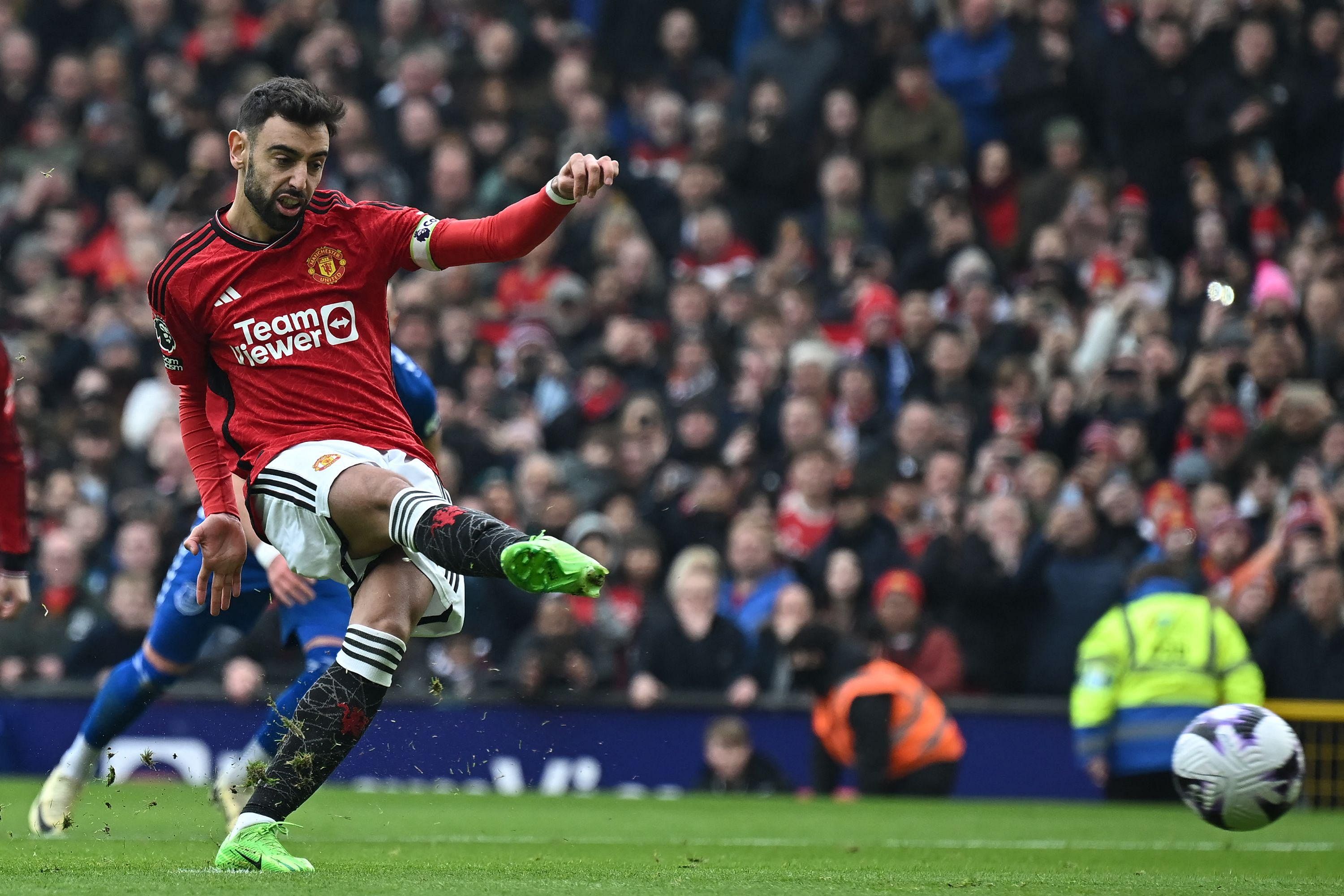Man United bounce back against Everton thanks to two penalties