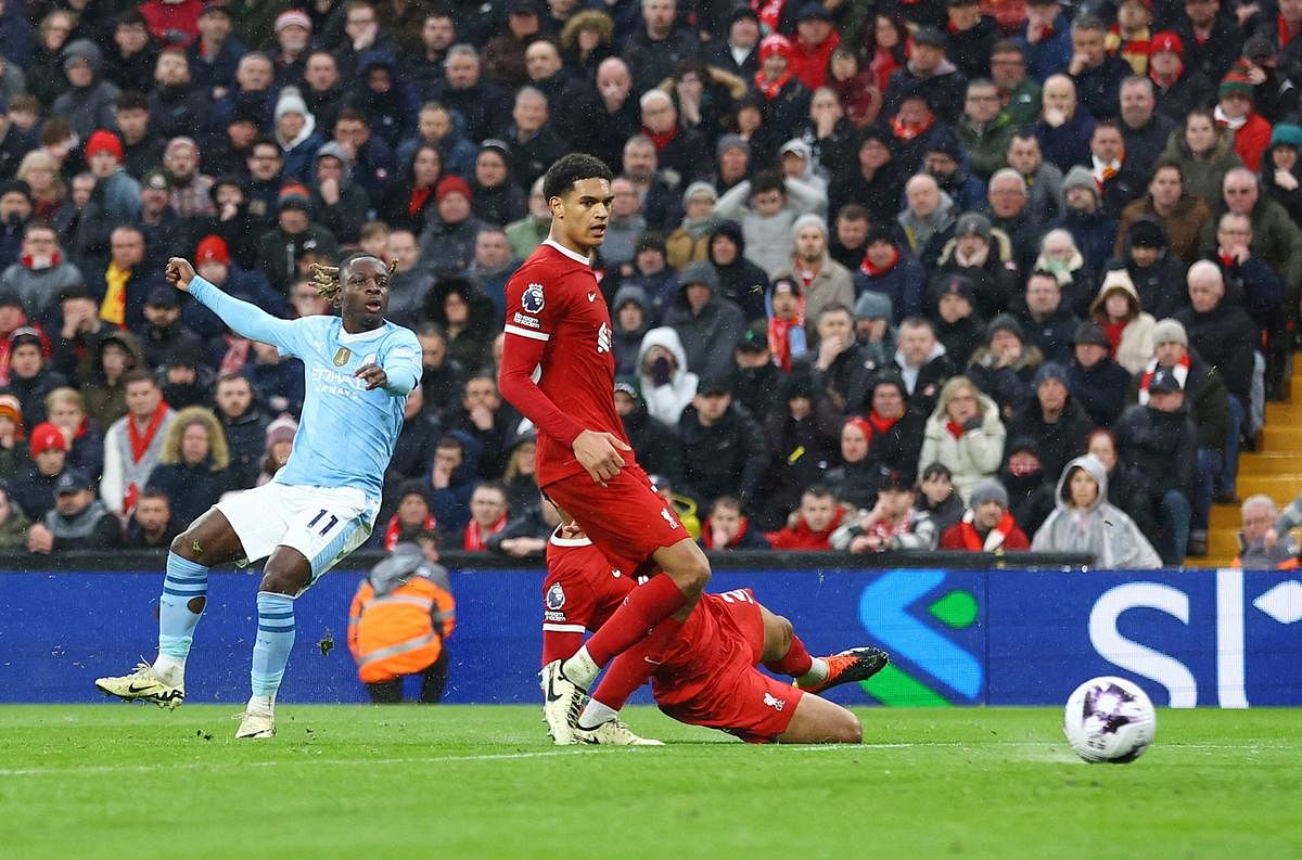 Mac Allister penalty earns 1-1 draw for Liverpool in Man City thriller
