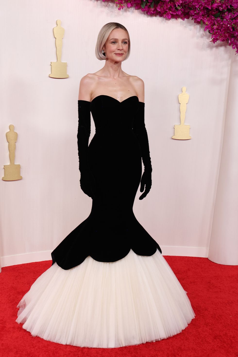Carey Mulligan Looks Grand Opera Ready in a Velvety Black Mermaid Gown at the 2024 Oscars