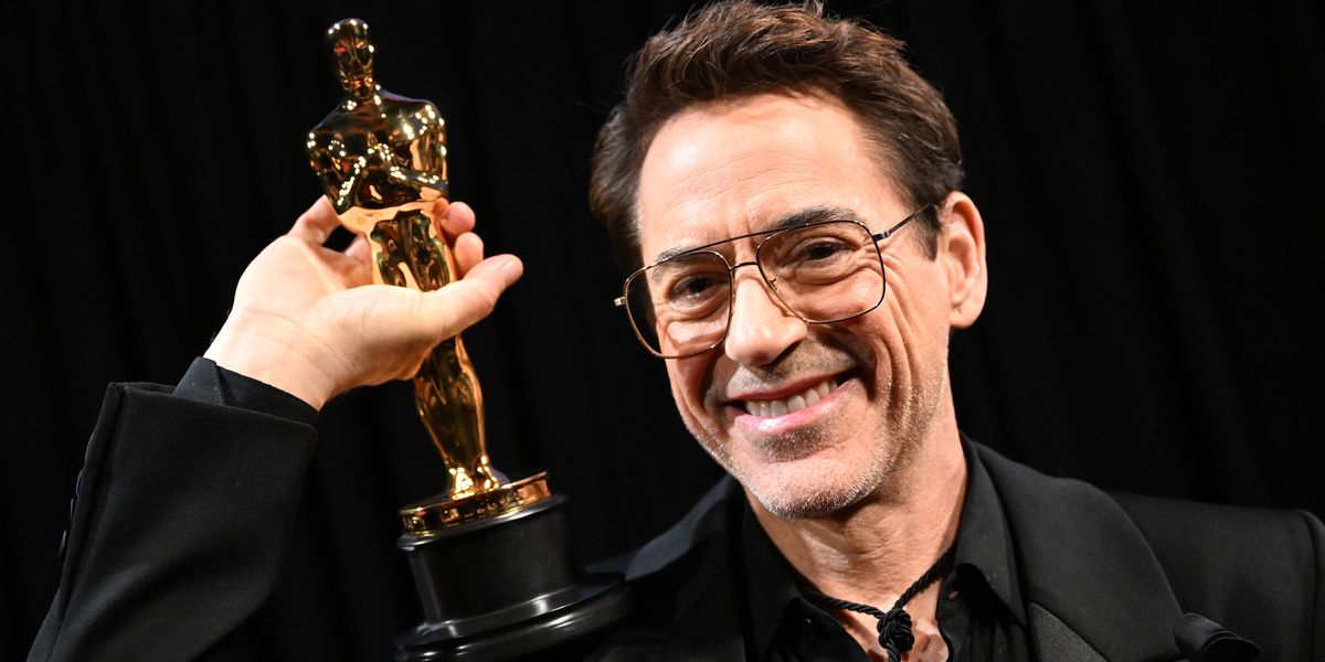 Robert downey jr. Finds upside to his 'terrible childhood' while celebrating Oscar win