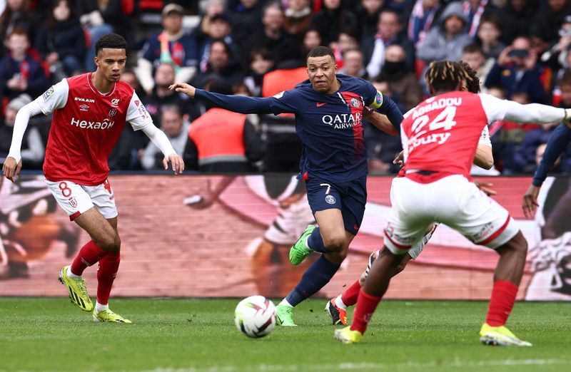 Soccer-PSG held 2-2 at home by Reims after Enrique benches Mbappe