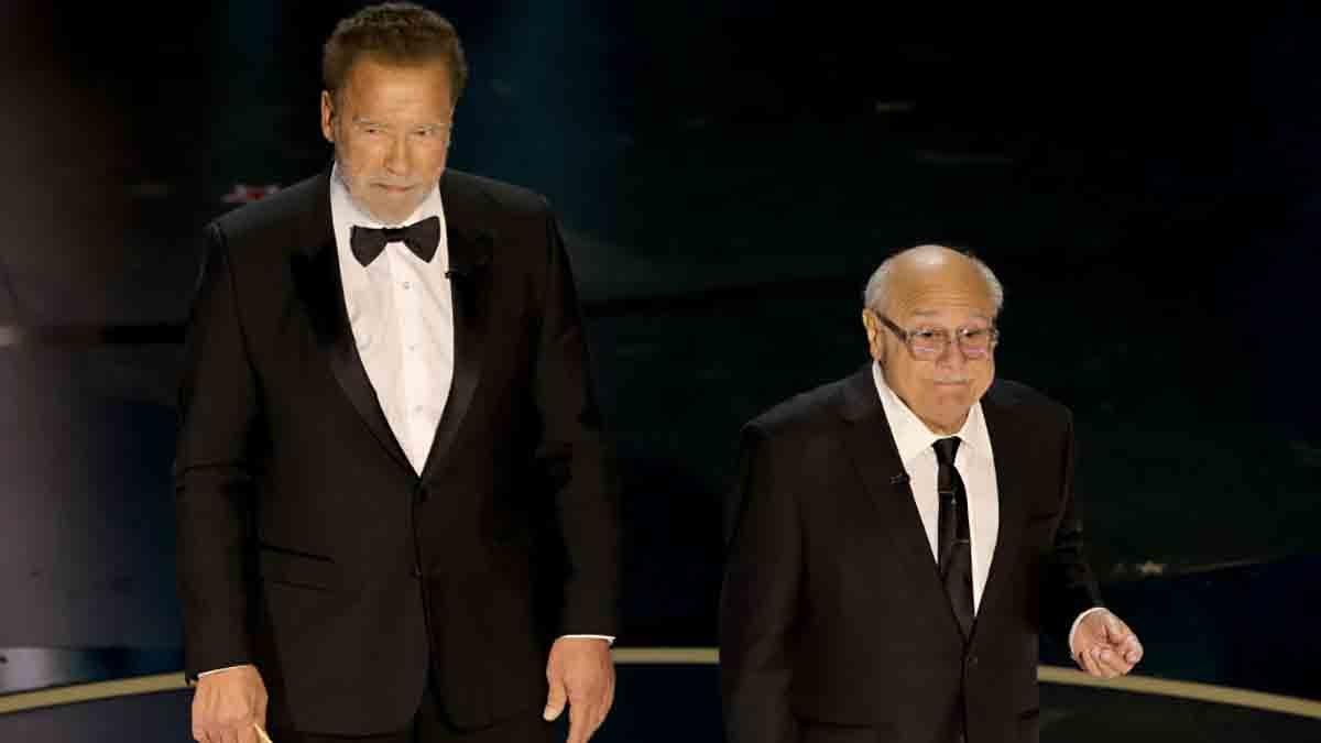 Oscars 2024 Gifts Viewers a Twins Reunion With Schwarzenegger and DeVito Roasting Batman