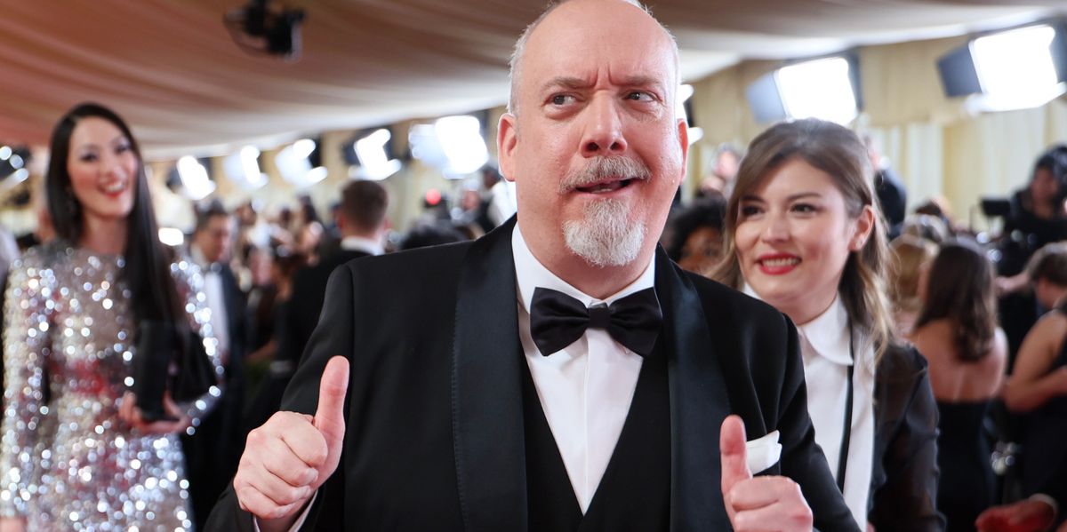 Paul giamatti keeps committing to the bit with this subtle oscars accessory