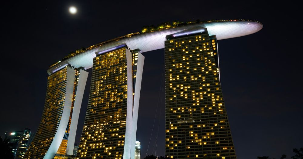 Accident or suicide? Man found dead at foot of Marina Bay Sands hotel!