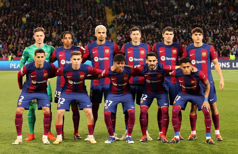 Soccer-Barca into Champions League last eight with 3-1 win over Napoli