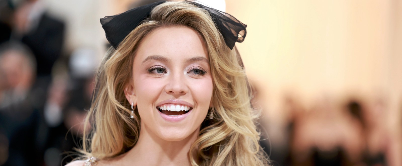 An Airline (?) Is Trolling Sydney Sweeney Over Her Childhood Crush